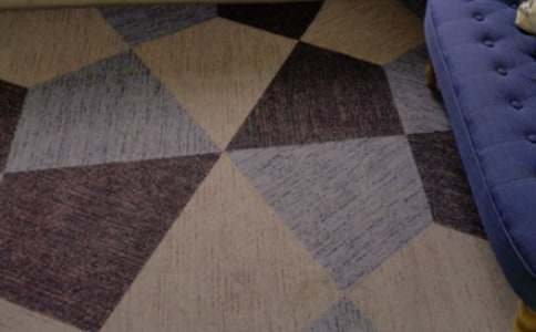 毛线编织彩色地毯的方法