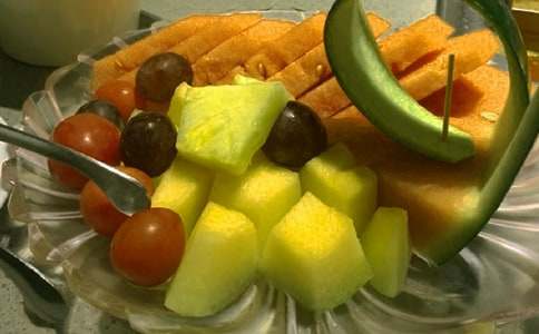 家里的果盘缺角了还能用吗