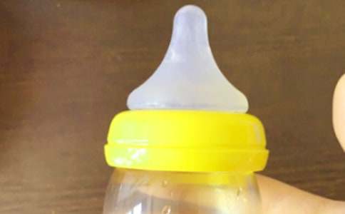 新生宝宝喂养不可直接用奶瓶