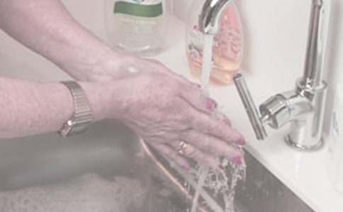 家庭烹调时应勤洗手