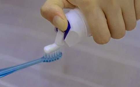 生活中含氟牙膏如何正确的使用呢？